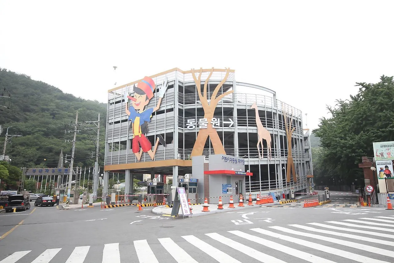 Alibaba Motel Busan 2*,